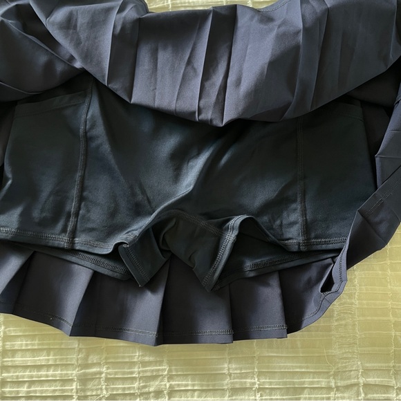 Alo Tennis Skirt Bundle - Picture 2 of 7